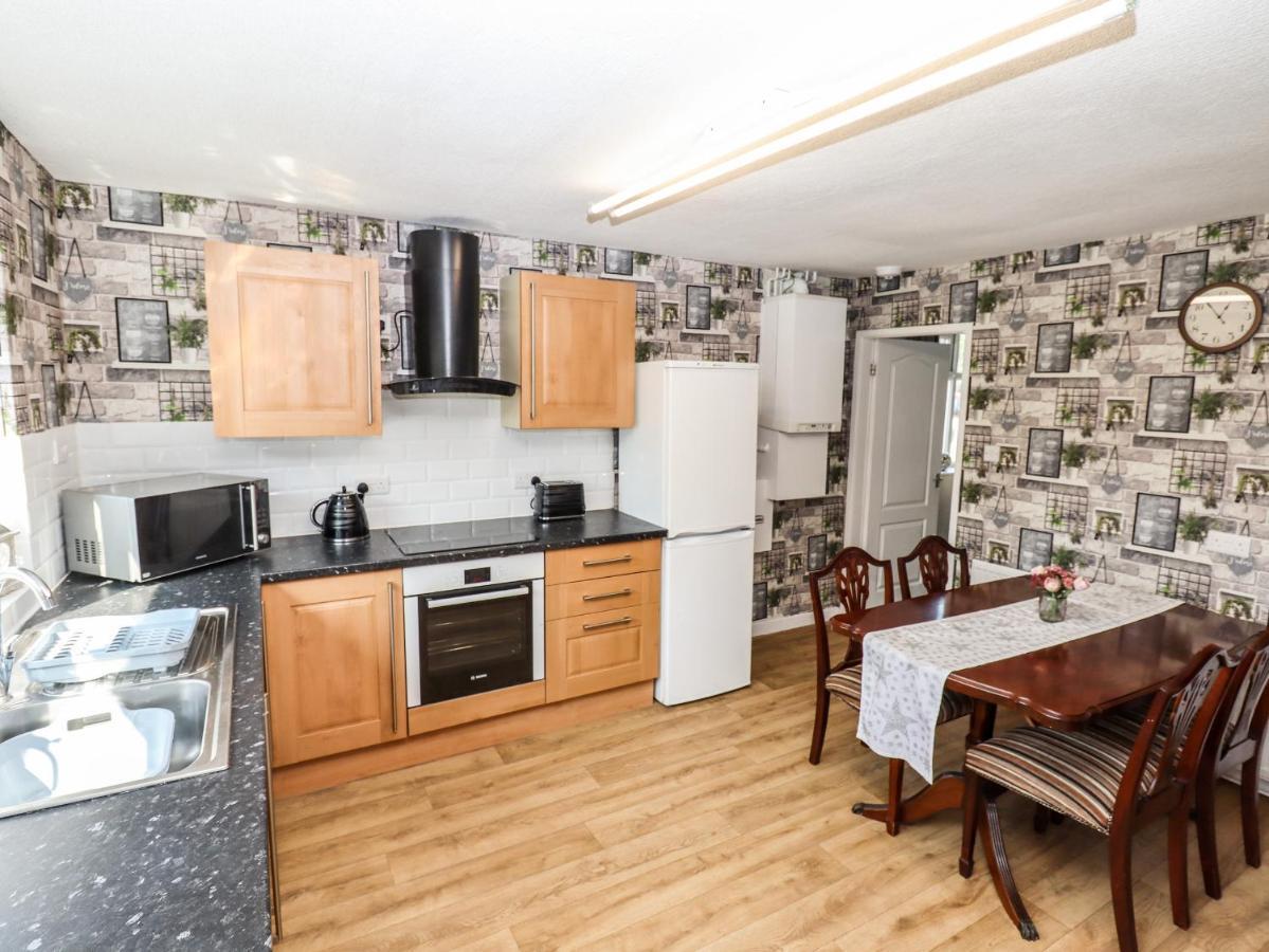 8 Heatons Bridge Road Holiday home *