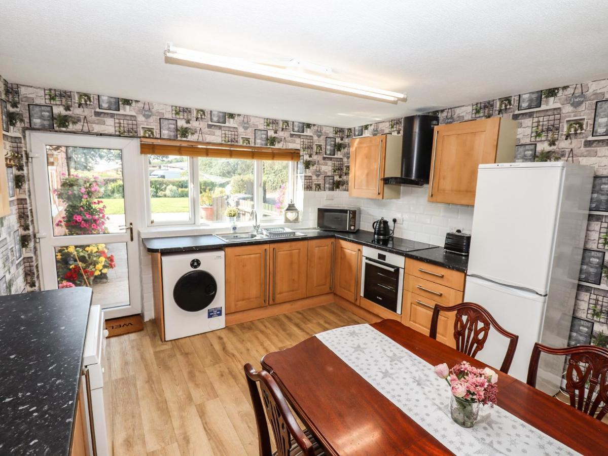 8 Heatons Bridge Road Holiday home