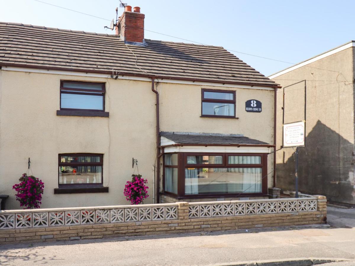 8 Heatons Bridge Road Holiday home