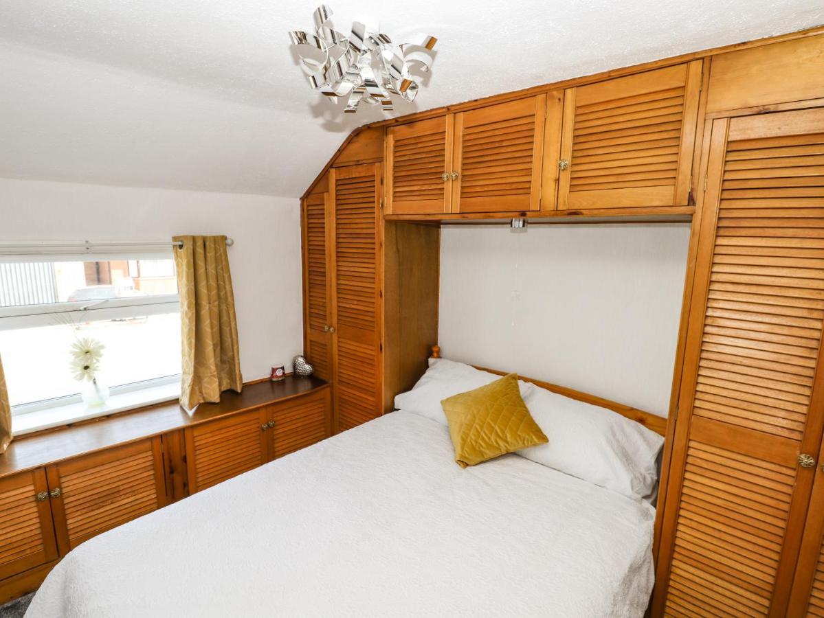 8 Heatons Bridge Road * Ormskirk