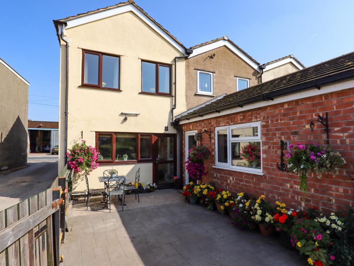 Holiday home 8 Heatons Bridge Road